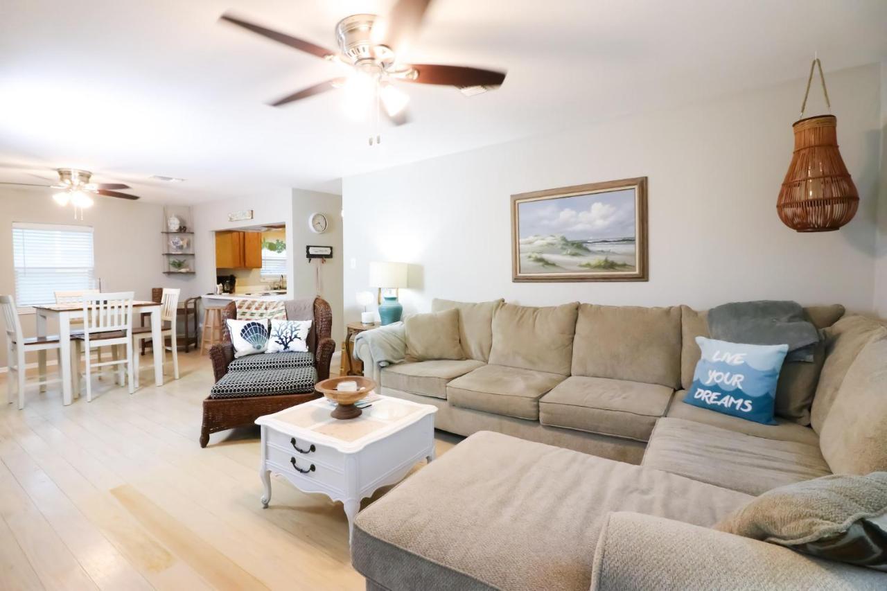 Sunny Daze Walk To Beach 2 Decks Pet Friendly Has A Mini Bar غالفيستون، تكساس المظهر الخارجي الصورة