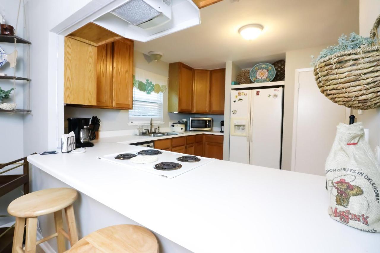 Sunny Daze Walk To Beach 2 Decks Pet Friendly Has A Mini Bar غالفيستون، تكساس المظهر الخارجي الصورة