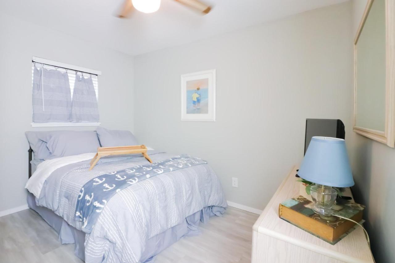 Sunny Daze Walk To Beach 2 Decks Pet Friendly Has A Mini Bar غالفيستون، تكساس المظهر الخارجي الصورة