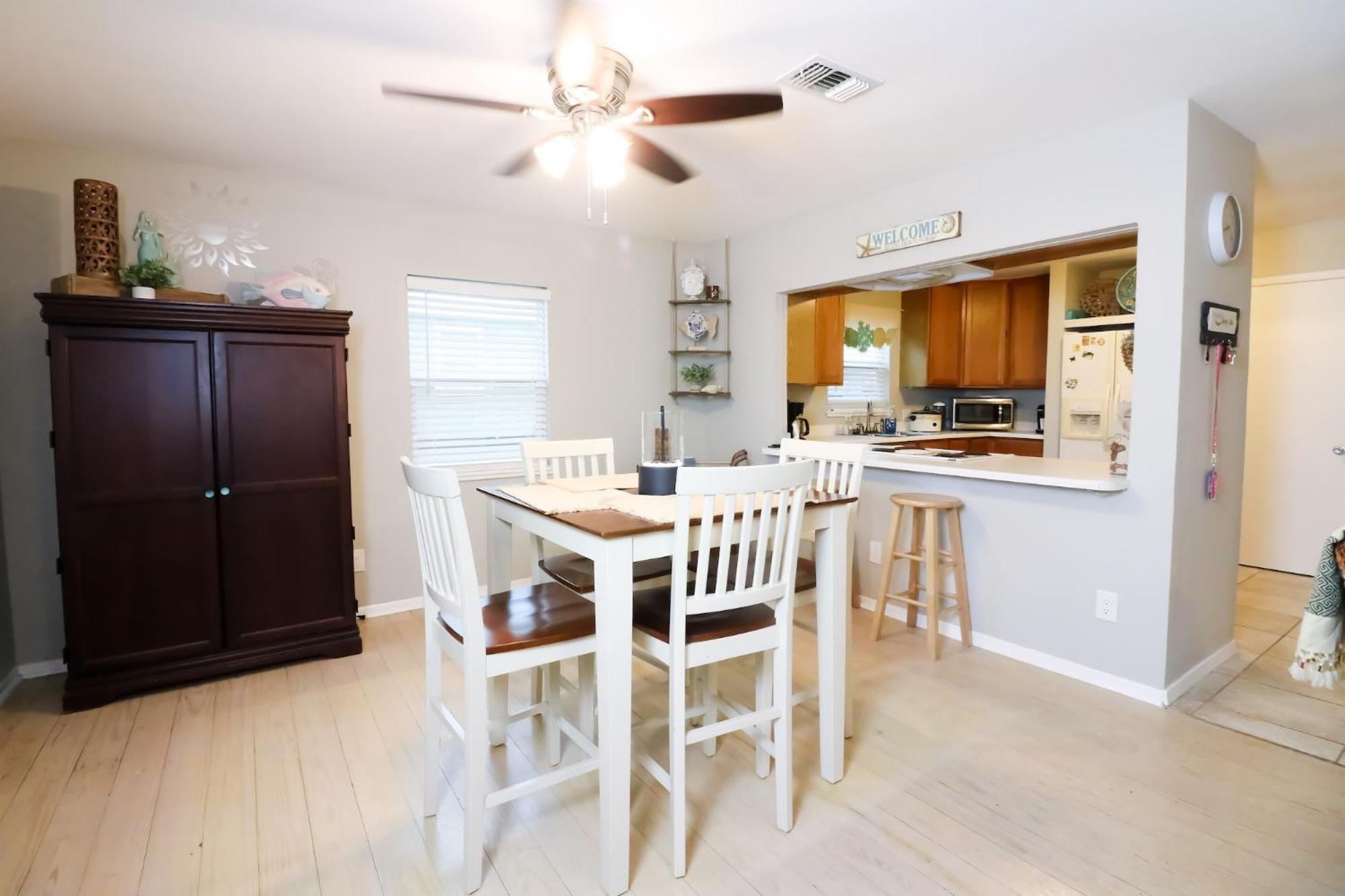 Sunny Daze Walk To Beach 2 Decks Pet Friendly Has A Mini Bar غالفيستون، تكساس المظهر الخارجي الصورة