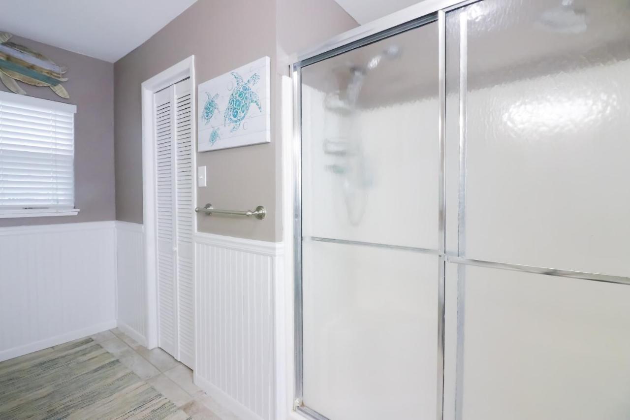 Sunny Daze Walk To Beach 2 Decks Pet Friendly Has A Mini Bar غالفيستون، تكساس المظهر الخارجي الصورة