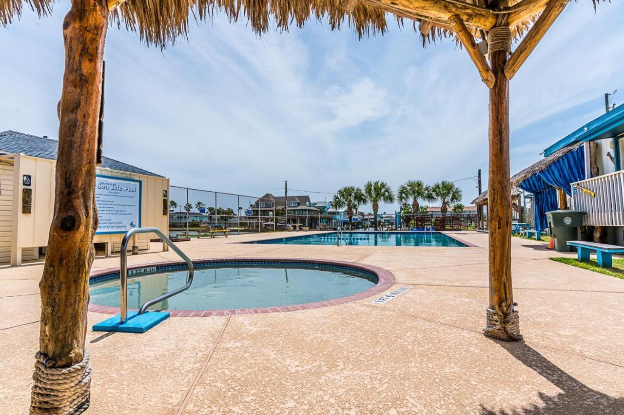 Sunny Daze Walk To Beach 2 Decks Pet Friendly Has A Mini Bar غالفيستون، تكساس المظهر الخارجي الصورة